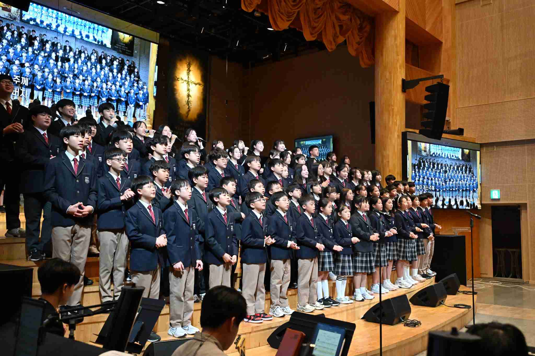 GRACE ACADEMY 큐티와 예배 모습